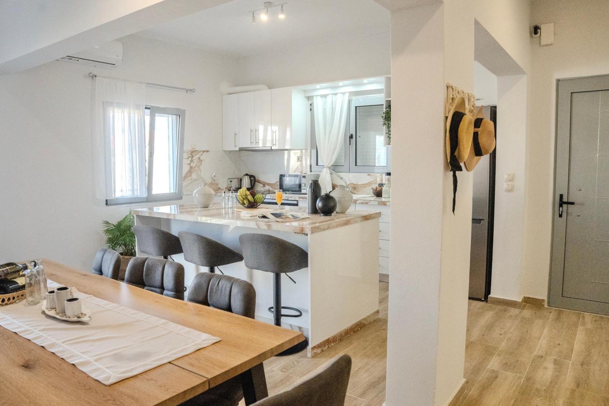Exquisite 4-Bedroom Prestige Apartment Rhodes City Bagian luar foto